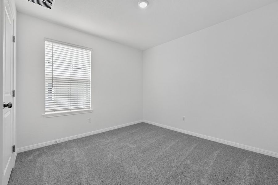 Spacious, unfurnished interior of a new home in Sunfield, Buda (Image 33).