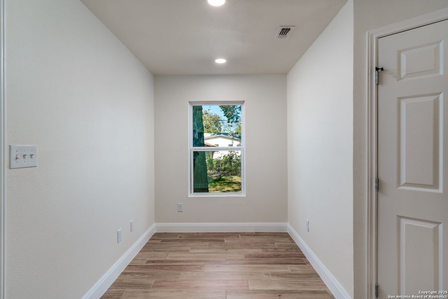 Spacious, unfurnished interior of a new home in , San Antonio (Image 26).