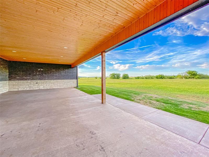 Exterior details and patio area of a home in , Tuscola (Image 19).