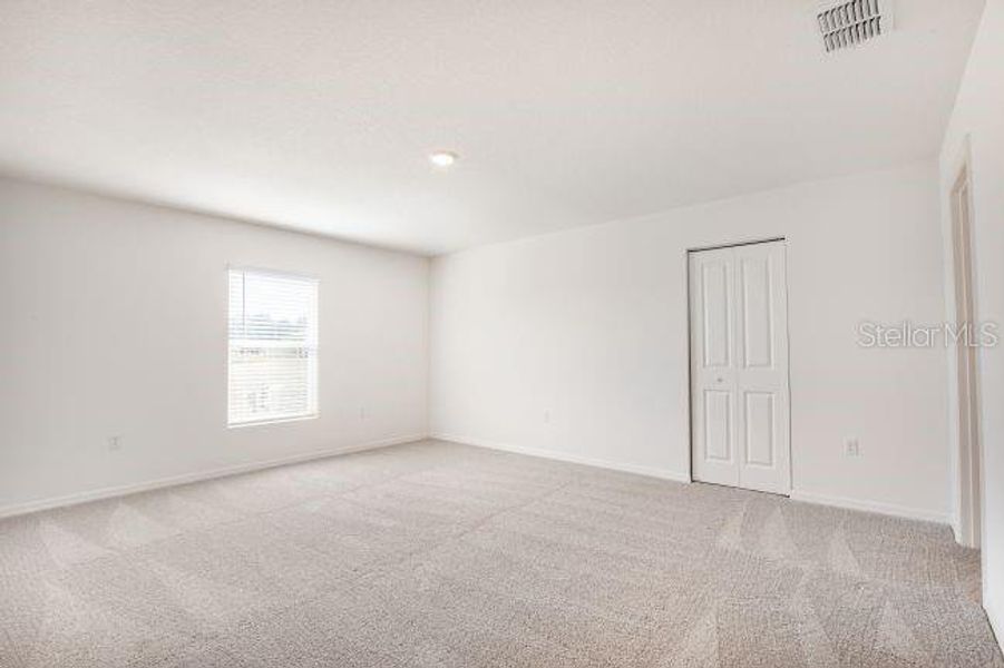 Spacious, unfurnished interior of a new home in Royal Highlands, Weeki Wachee (Image 21).