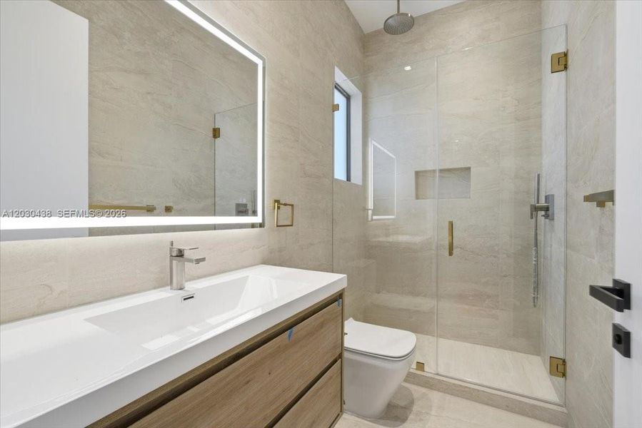 Furnished interior view inside a new home in , Hollywood (Image 41).