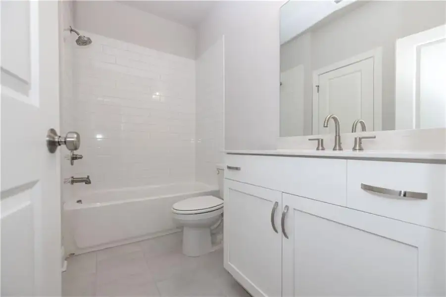 Furnished interior view inside a new home in Aberdeen, Hoschton (Image 49).
