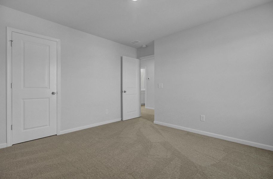 Spacious, unfurnished interior of a new home in Heron's Walk at Summers Corner, Summerville (Image 34).