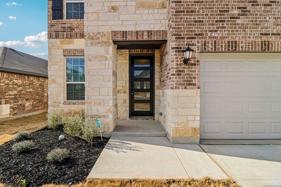 Exterior details and patio area of a home in Sagebrooke - Premier Series, San Antonio (Image 26).