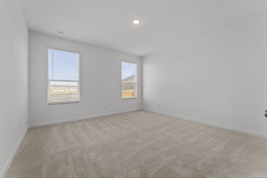Spacious, unfurnished interior of a new home in Voss Farms, New Braunfels (Image 17).