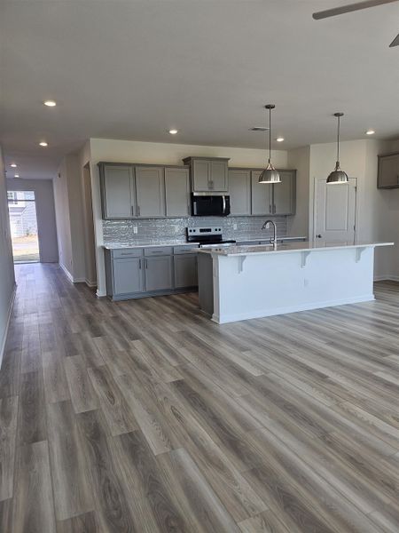 Spacious, unfurnished interior of a new home in Edgefield, Loris (Image 14).