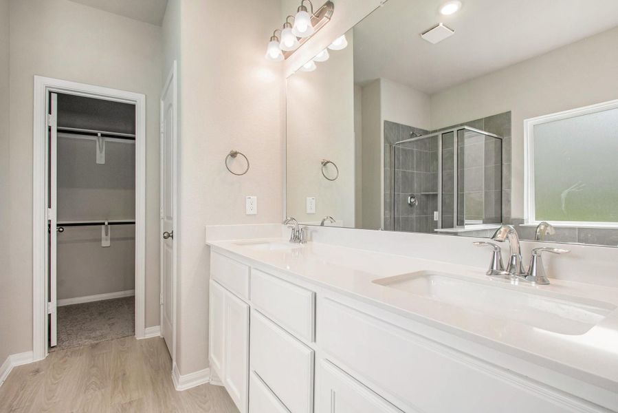 Furnished interior view inside a new home in Columbia Lakes, West Columbia (Image 3).
