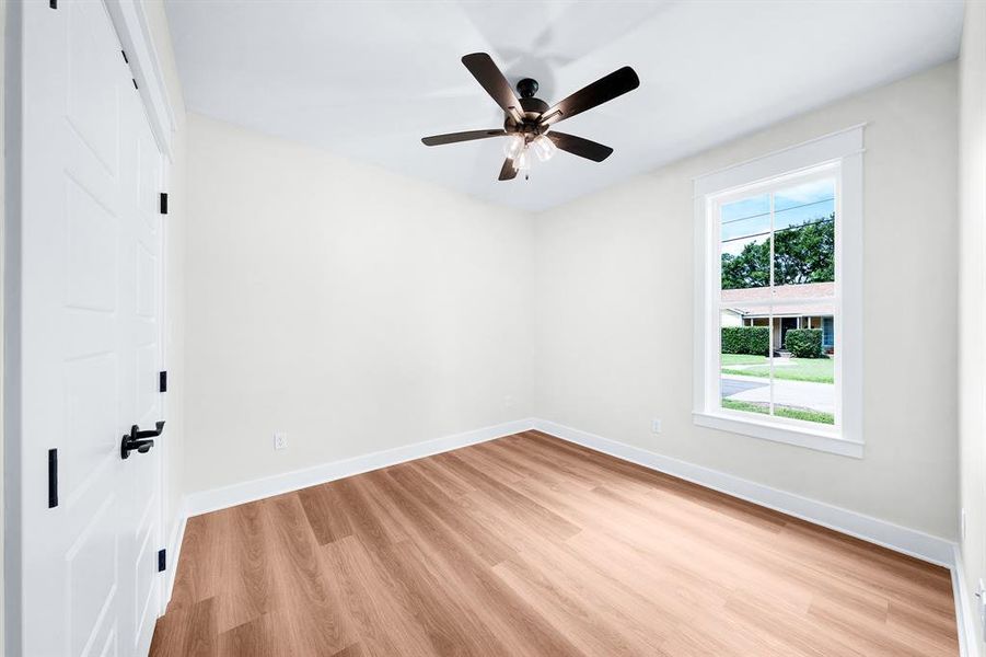 Spacious, unfurnished interior of a new home in , Mineola (Image 24).