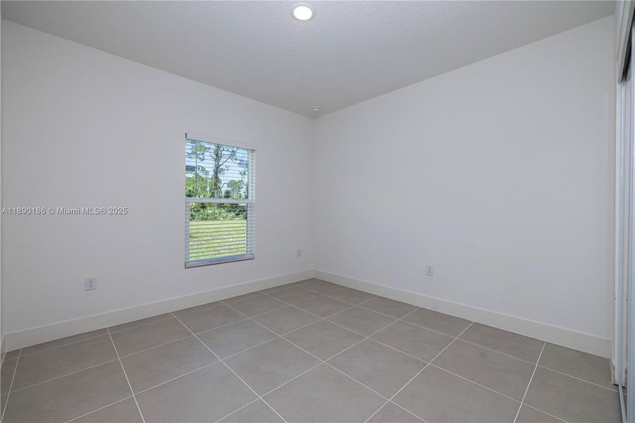 Spacious, unfurnished interior of a new home in , Palm Bay (Image 11).