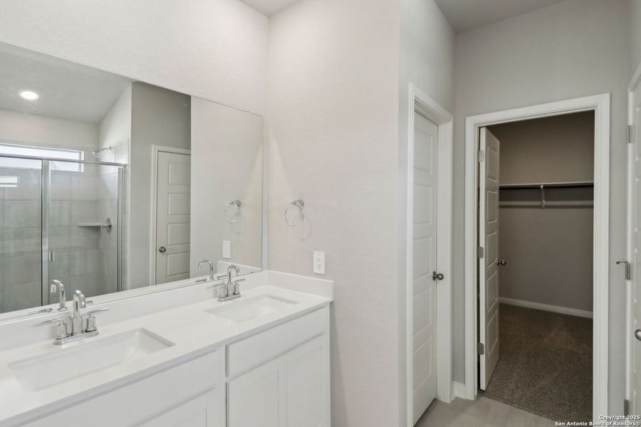 Furnished interior view inside a new home in Thomas Pond, San Antonio (Image 6).