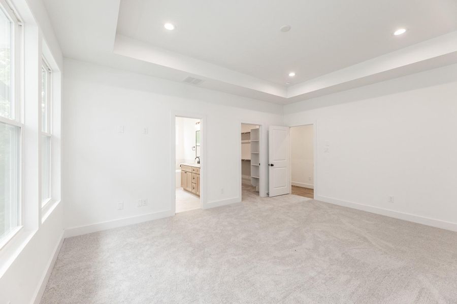 Spacious, unfurnished interior of a new home in , Houston (Image 30).