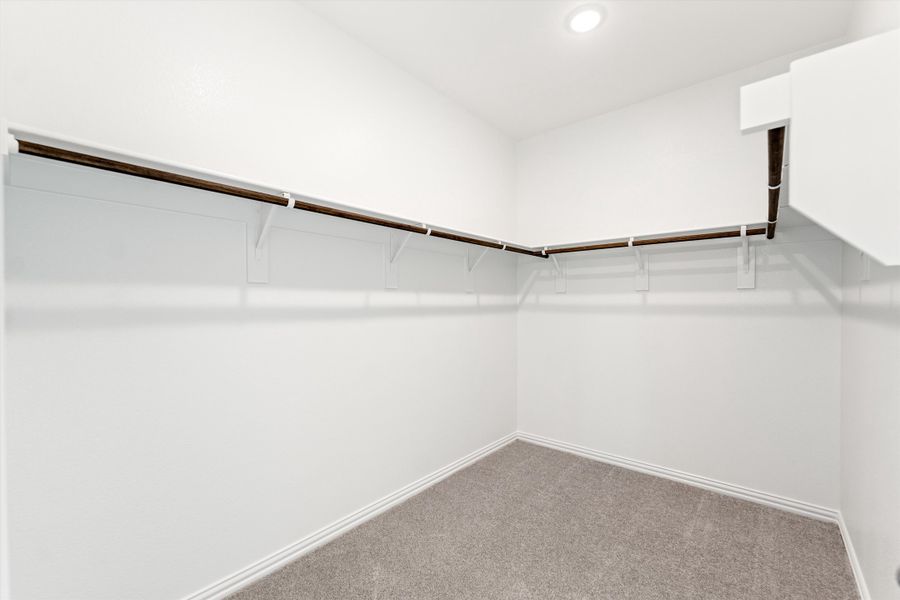 Spacious, unfurnished interior of a new home in Waterford Park, Weatherford (Image 25).