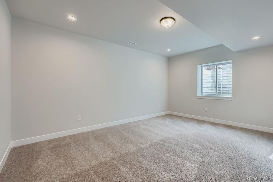 Spacious, unfurnished interior of a new home in Timber Ridge, Colorado Springs (Image 30).