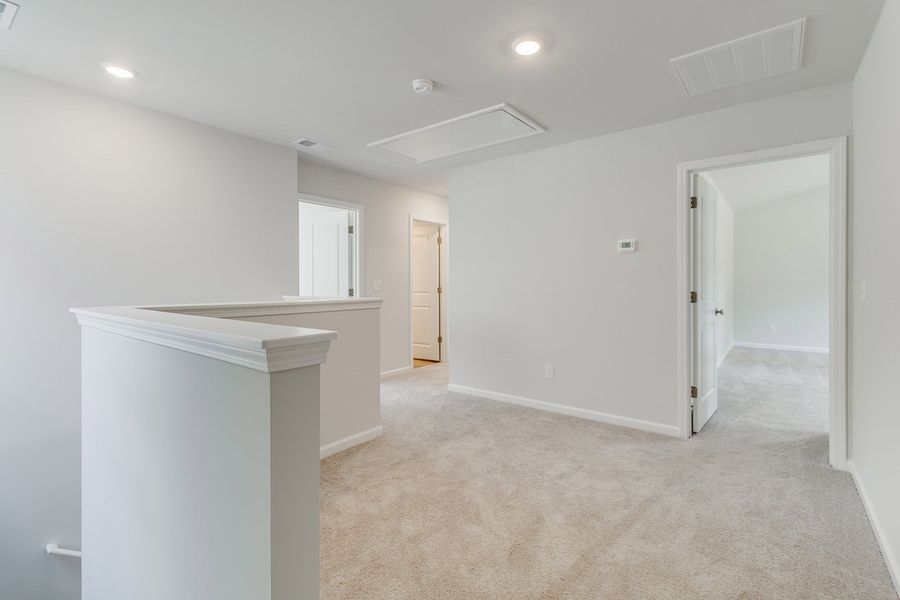 Spacious, unfurnished interior of a new home in Bluefield, Lexington (Image 24).