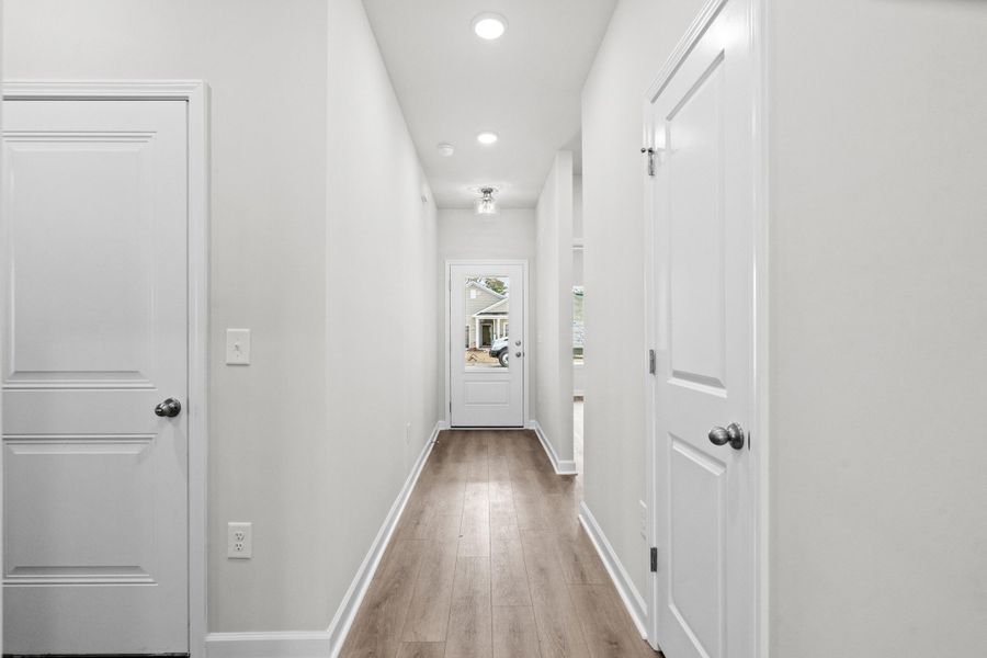 Spacious, unfurnished interior of a new home in Watson Hill, Summerville (Image 11).