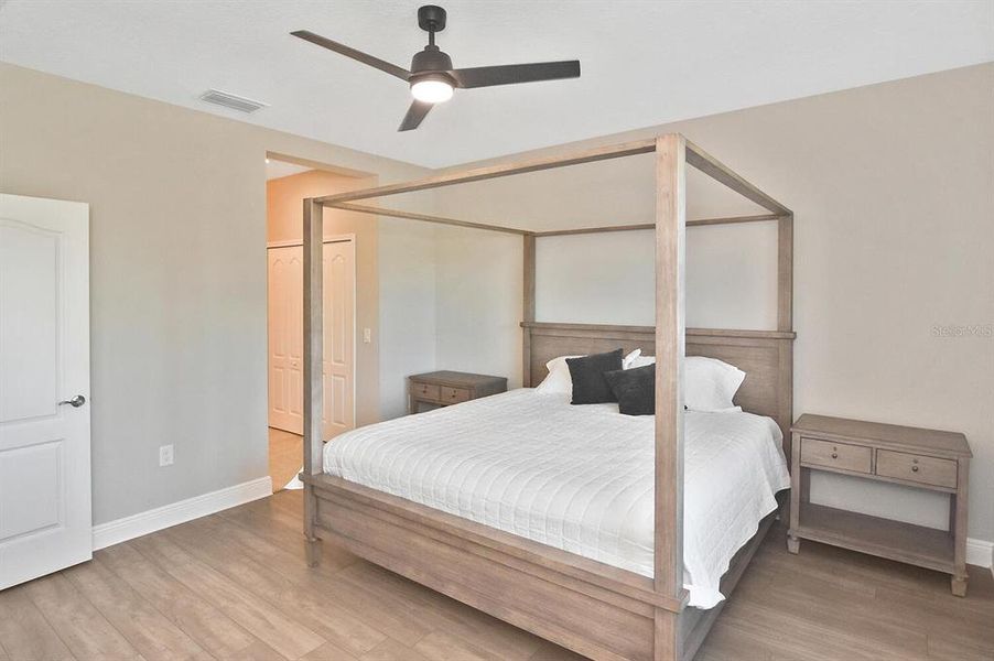 Furnished interior view inside a new home in , Englewood (Image 40).