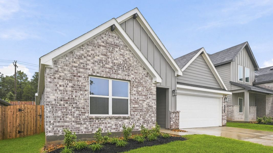 Front exterior of a new home in Silverthorne, Conroe, TX, highlighting curb appeal (Image 19). Front exterior of a new home in Silverthorne, Conroe, TX, highlighting curb appeal (Image 19).