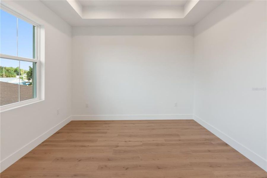 Spacious, unfurnished interior of a new home in , Tampa (Image 37).