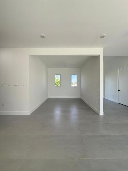 Spacious, unfurnished interior of a new home in , Cape Coral (Image 25).