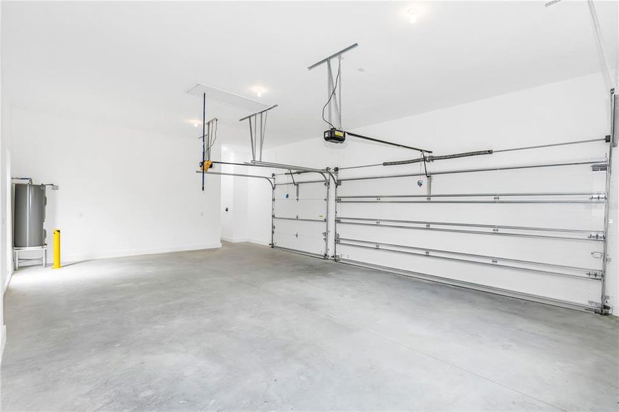 Spacious, unfurnished interior of a new home in , Orlando (Image 44).