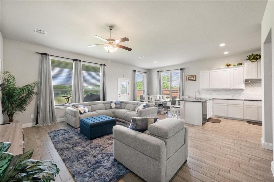 Furnished interior view inside a new home in Dove Creek, Midlothian (Image 11).