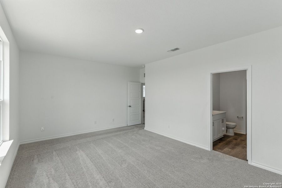 Spacious, unfurnished interior of a new home in Lily Springs, Seguin (Image 15). Spacious, unfurnished interior of a new home in Lily Springs, Seguin (Image 15).