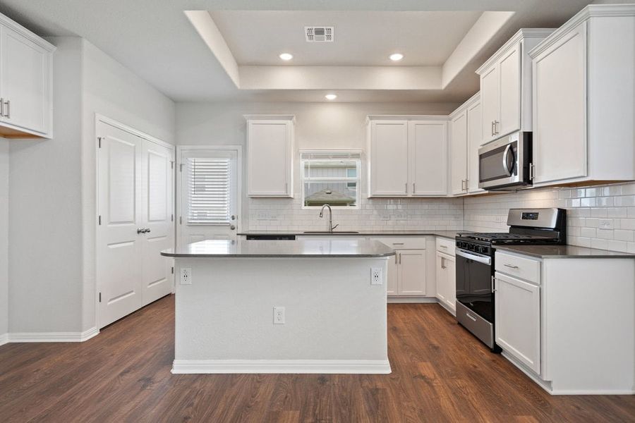 Furnished interior view inside a new home in Porter Country, Buda (Image 7).