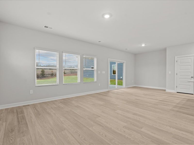 Spacious, unfurnished interior of a new home in Village at White Pine, Pendleton (Image 12).