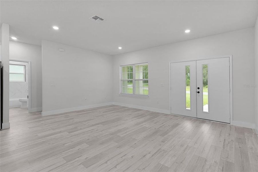 Spacious, unfurnished interior of a new home in , Citrus Springs (Image 20).