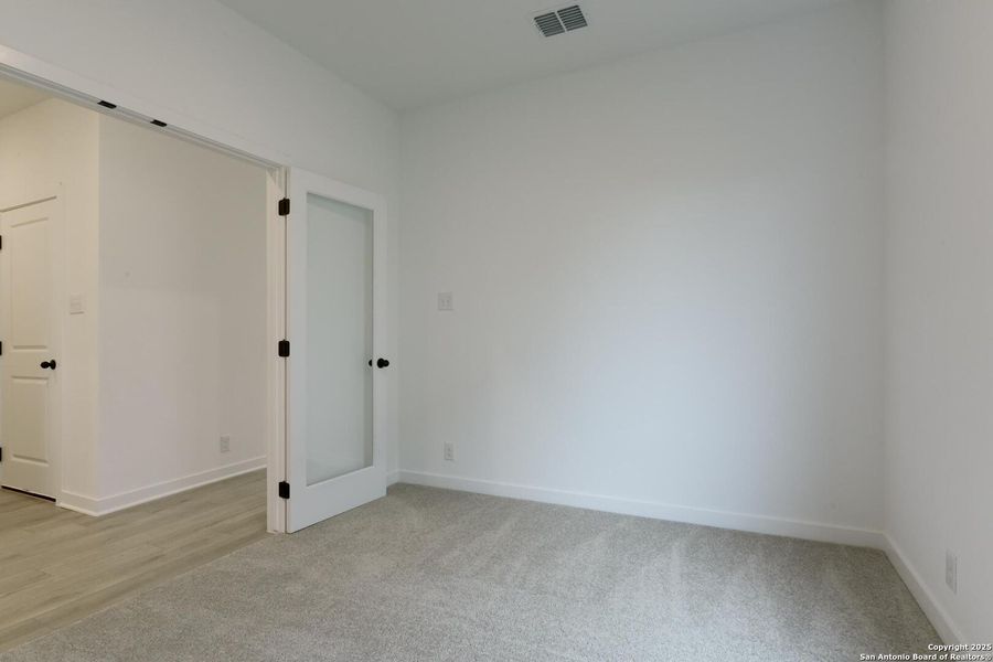 Spacious, unfurnished interior of a new home in , Schertz (Image 15).