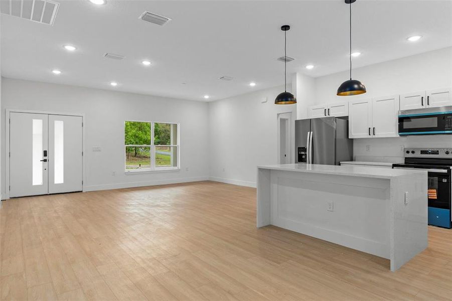 Spacious, unfurnished interior of a new home in , Citrus Springs (Image 17).