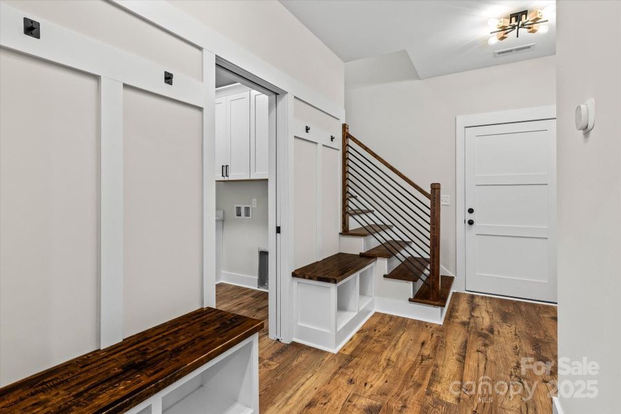 Double Drop Zone, Stairs to Finished Bonus over Garage Double Drop Zone, Stairs to Finished Bonus over Garage