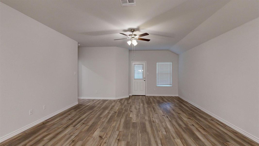 Spacious, unfurnished interior of a new home in Turnbo Ranch Traditions, Killeen (Image 12).