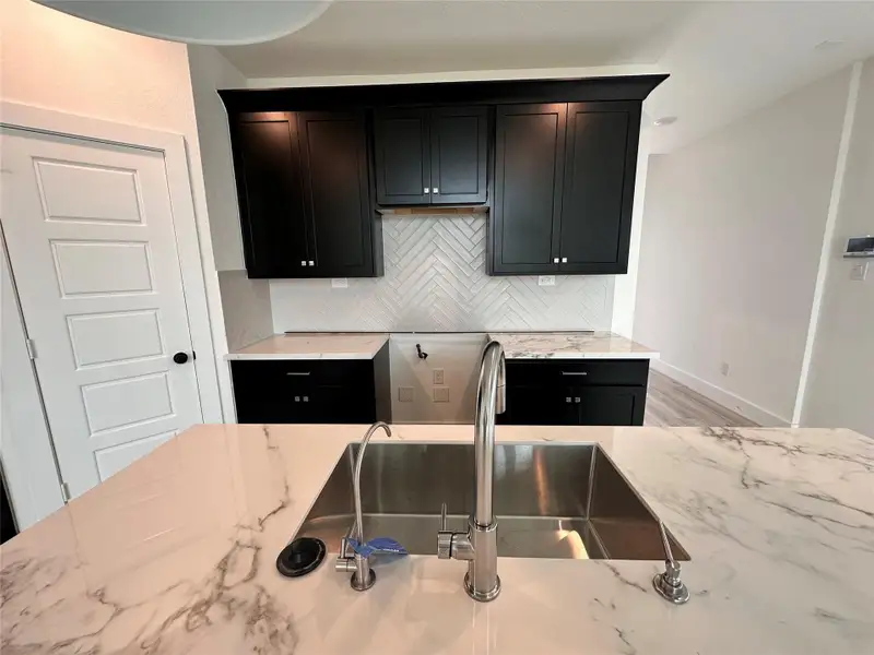 Furnished interior view inside a new home in Meridiana 40', 65', Iowa Colony (Image 5).