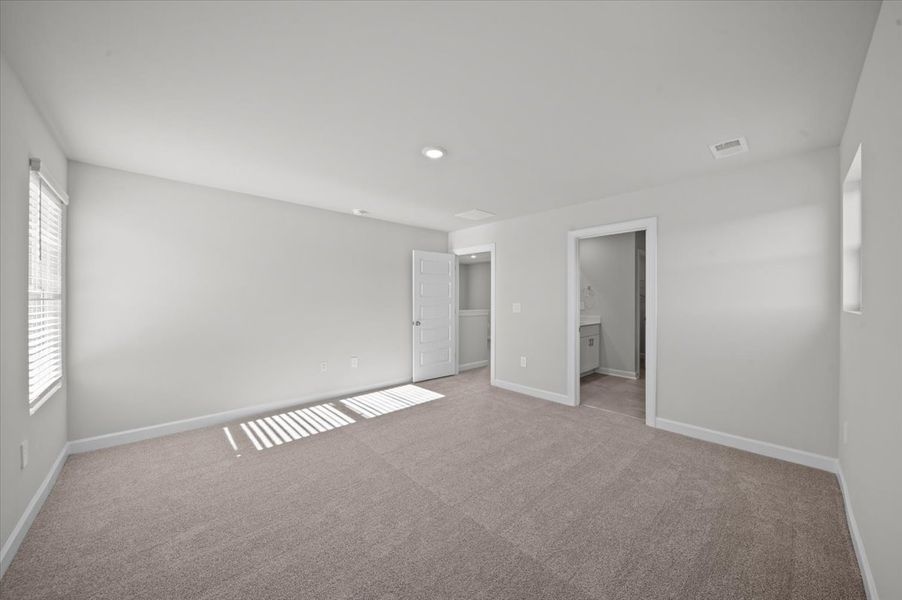 Spacious, unfurnished interior of a new home in Village at White Pine, Pendleton (Image 23). Spacious, unfurnished interior of a new home in Village at White Pine, Pendleton (Image 23).