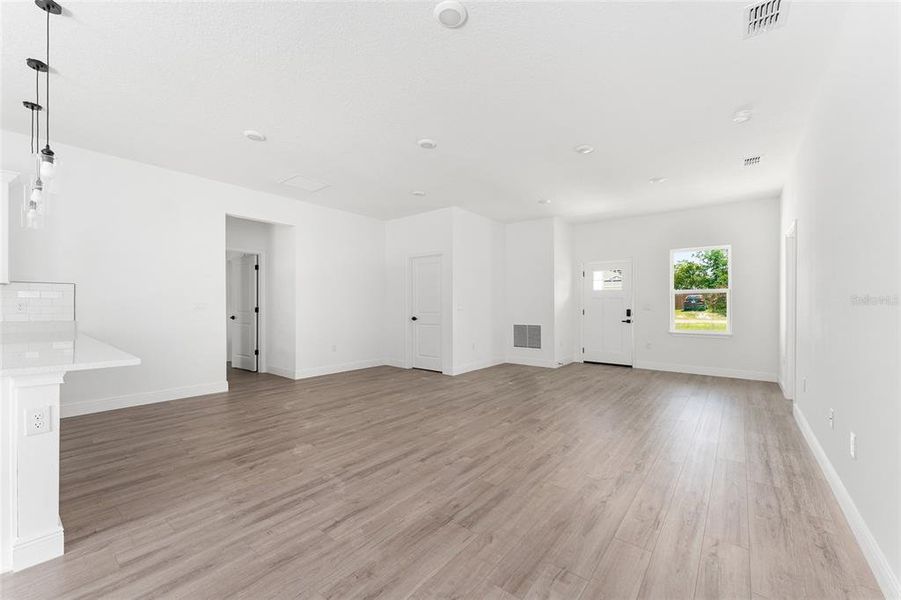 Spacious, unfurnished interior of a new home in , Citrus Springs (Image 14).