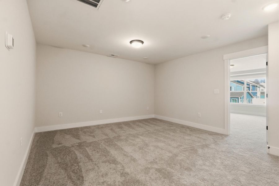 Spacious, unfurnished interior of a new home in Harbor Crossing, Greensboro (Image 24).