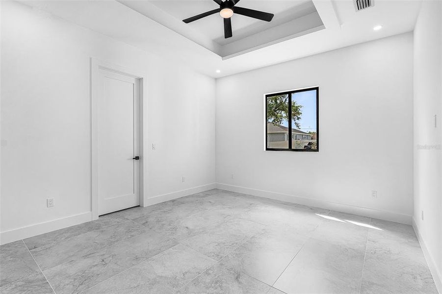 Spacious, unfurnished interior of a new home in , Lehigh Acres (Image 37).