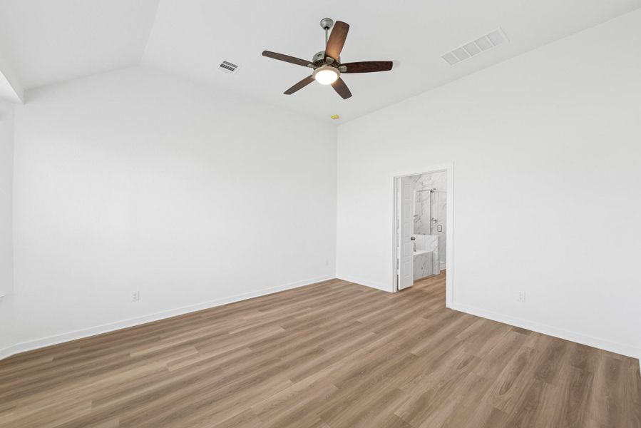Spacious, unfurnished interior of a new home in Summerview, Fulshear (Image 34). Spacious, unfurnished interior of a new home in Summerview, Fulshear (Image 34).