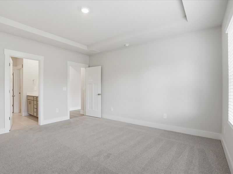 Spacious, unfurnished interior of a new home in Ashby Woods, Boiling Springs (Image 14).