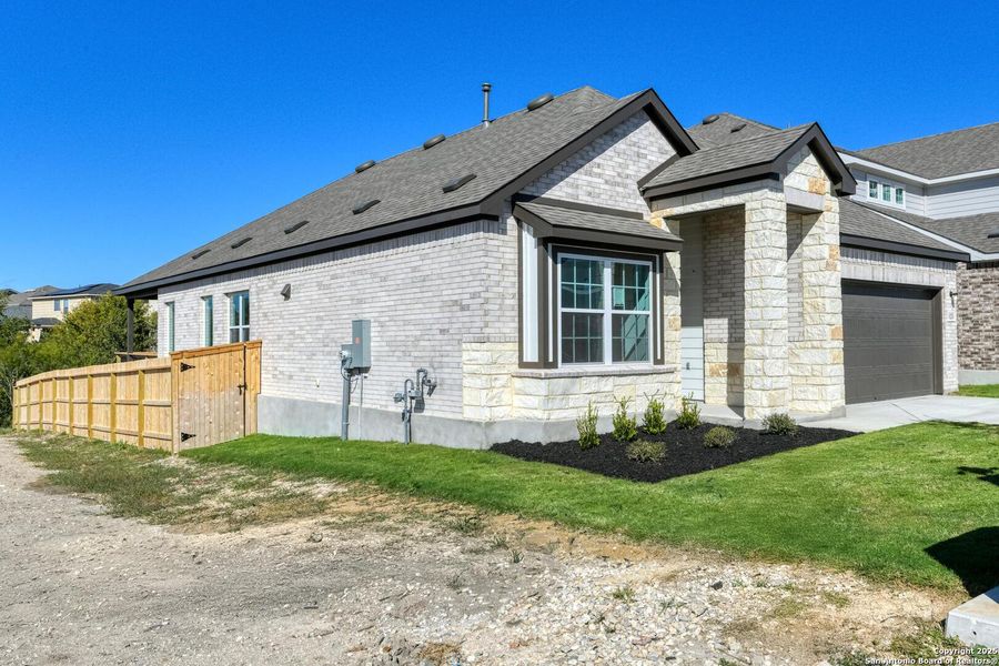 Exterior details and patio area of a home in Arcadia Ridge, San Antonio (Image 20). Exterior details and patio area of a home in Arcadia Ridge, San Antonio (Image 20).