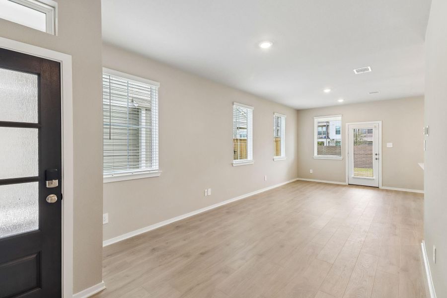 Spacious, unfurnished interior of a new home in Parkway Commons - City Series, Missouri City (Image 20).