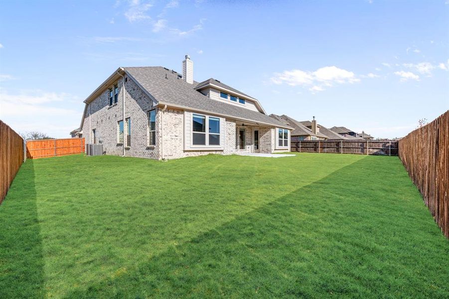 Exterior details and patio area of a home in Hayes Crossing, Midlothian (Image 22).