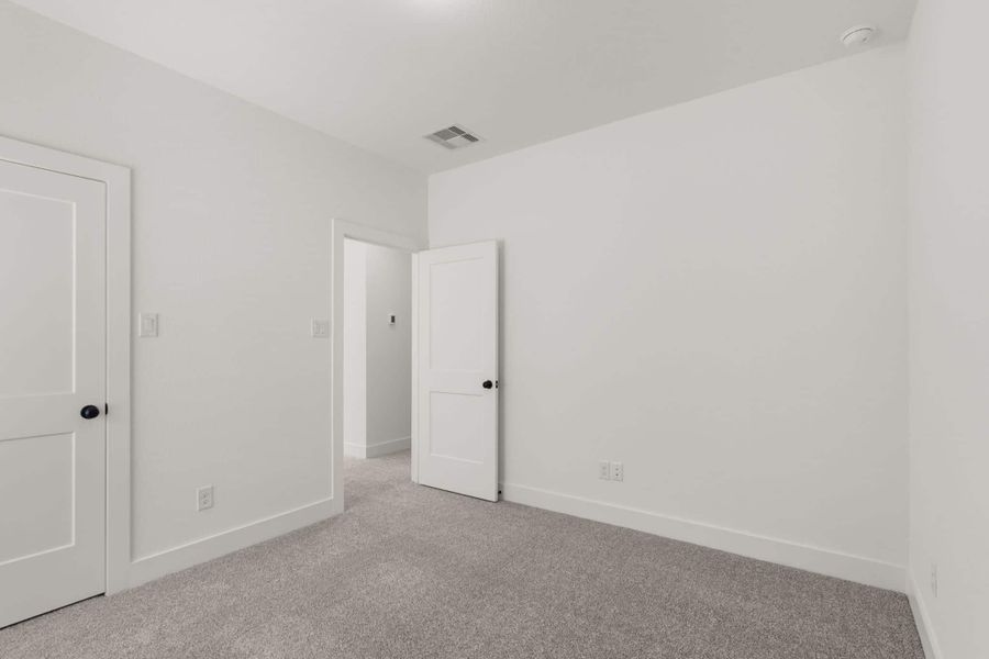 Spacious, unfurnished interior of a new home in Wood Leaf Reserve, Tomball (Image 31).