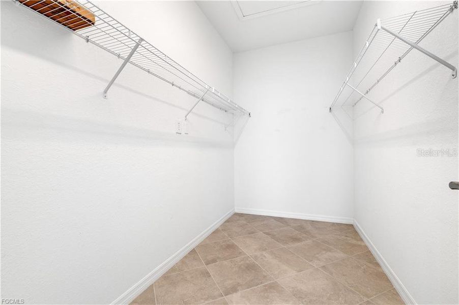 Spacious, unfurnished interior of a new home in , Fort Myers (Image 33).