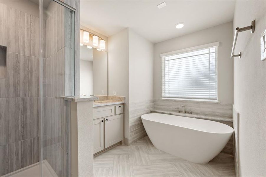Furnished interior view inside a new home in , Farmers Branch (Image 31).