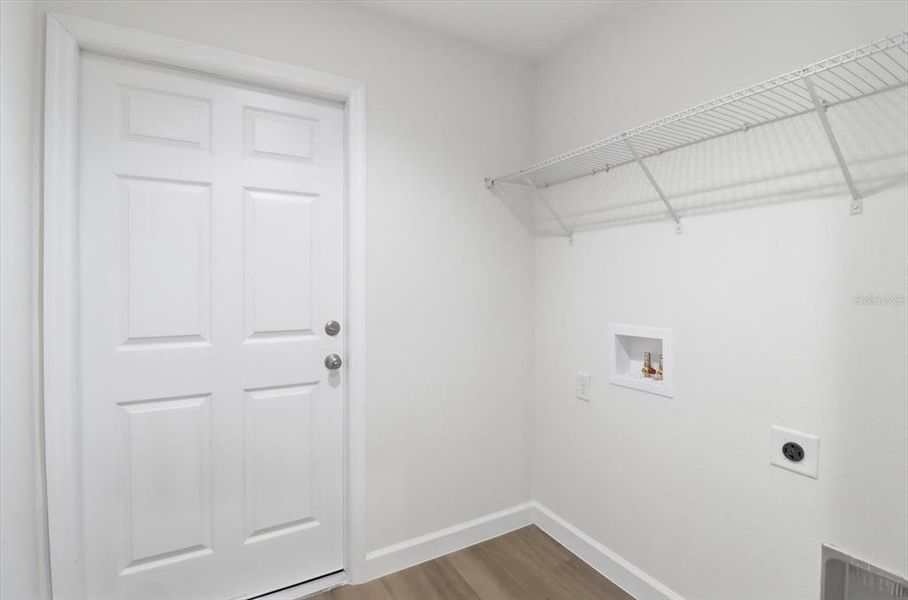 Spacious, unfurnished interior of a new home in , Citrus Springs (Image 27).