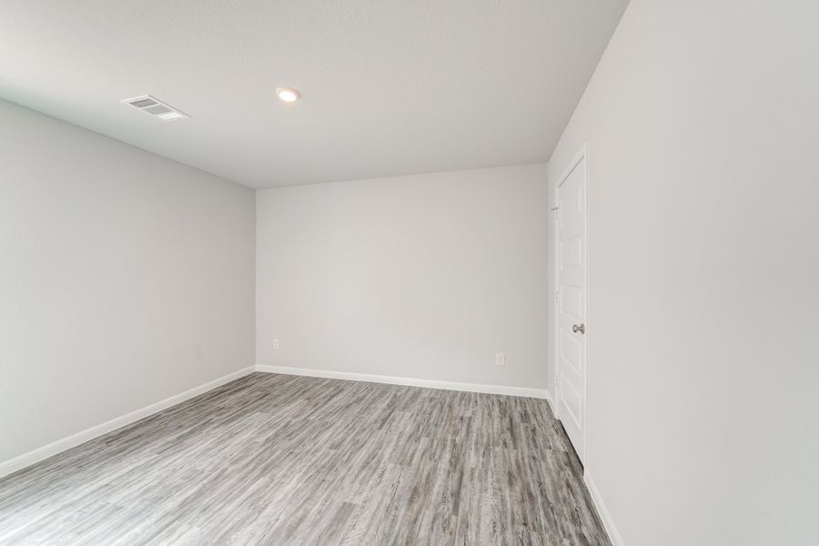 Representative unfurnished interior of a home built from the Lincoln by National HomeCorp in Splawn Ranch, Killeen (Image 28).