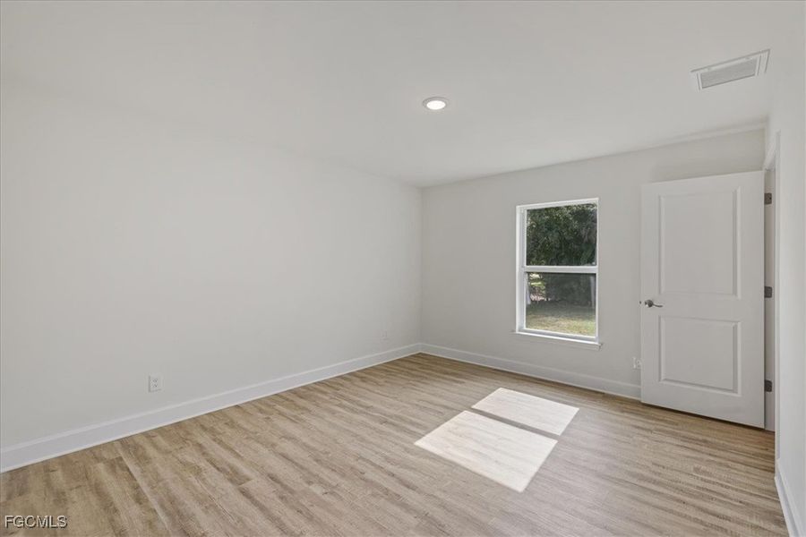 Spacious, unfurnished interior of a new home in Cape Coral, Cape Coral (Image 30).