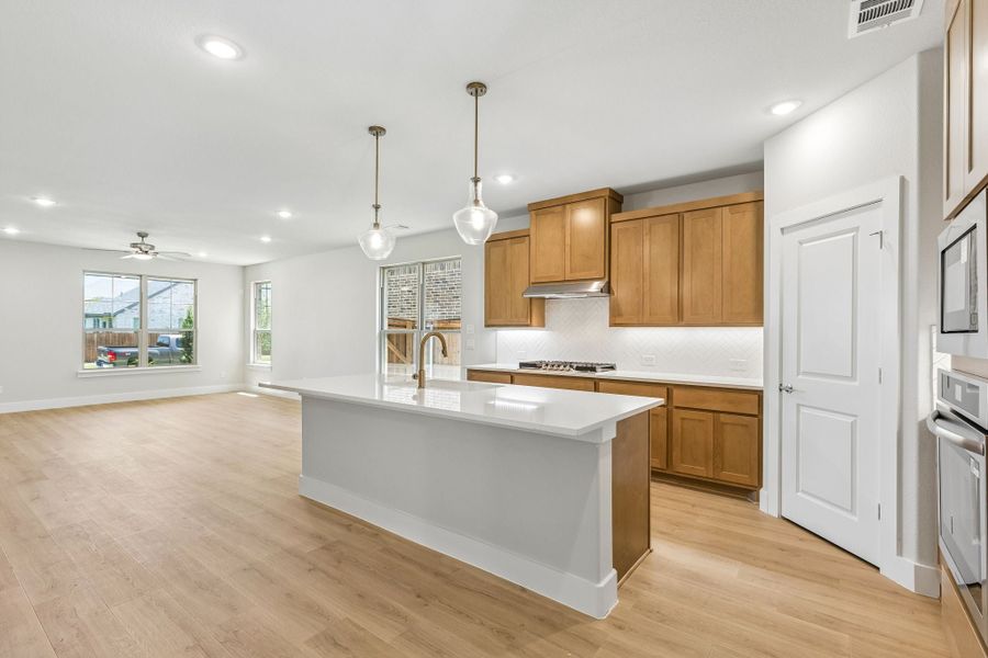 Furnished interior view inside a new home in Dove Hollow, Waxahachie (Image 6).
